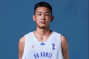 媒體人:杜鋒之子杜昆澤入選2026年Jr.NBA精英訓(xùn)練營(yíng)配圖