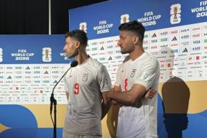 TA：FIFA工作人員多次試圖結(jié)束采訪，伊朗球員都希望繼續(xù)說(shuō)下去配圖