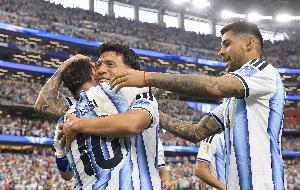 利馬：兩支球隊(duì)都展現(xiàn)了主動(dòng)進(jìn)攻 當(dāng)需要轉(zhuǎn)移球時(shí)我們做到了配圖