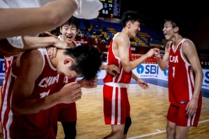 媒體人：這批中國(guó)U18男籃確實(shí)展現(xiàn)出了非常不錯(cuò)的氣質(zhì)和技術(shù)配圖