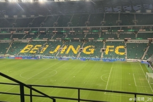 入坑足球！周琦現(xiàn)場(chǎng)觀戰(zhàn)北京國(guó)安VS云南玉昆的中超比賽配圖