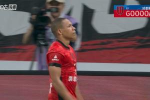 成都“姆巴佩”啟動(dòng)！韋林頓低射破門(mén)，蓉城2-1再度領(lǐng)先申花配圖