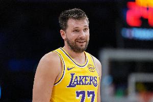 NBA歷史上賽季至少28+8+8最年輕球員榜：前七里東契奇獨(dú)占4席配圖