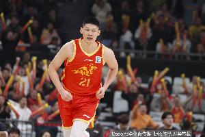雖然此前對胡金秋離隊(duì)持開放態(tài)度 但目前廣廈傾向于留下胡金秋配圖