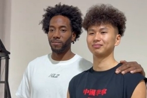 小卡門徒！張文杰曬倫納德再次指導(dǎo)自己的視頻：又學(xué)到新知識了配圖