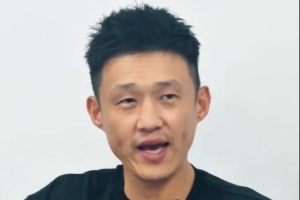 周鵬：成立公益基金 希望偏遠(yuǎn)地方小朋友熱愛籃球也能被大家看到配圖