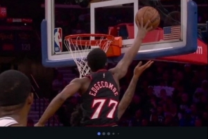 詹蜜風采！NBA官方曬VJ·埃奇庫姆上賽季追身大帽集錦 詹姆斯點贊配圖
