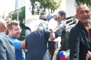 羅體：斯帕萊蒂和球迷合影時險些摔倒，球迷戲稱尤文遭遇傷病魔咒配圖
