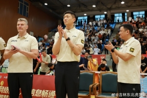 媒體人：李昂帶領(lǐng)留洋球員以美式打法來(lái)打亞運(yùn) 都不至于這么難看配圖