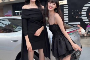 1米8女模特曬視頻：在2米的諾姐面前直接化身小學(xué)生了 ??